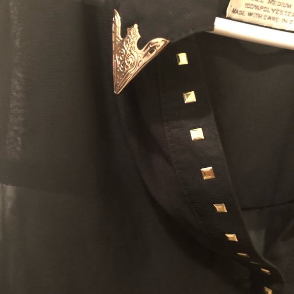 Black And Golder Blouse - Picture 2 of 3